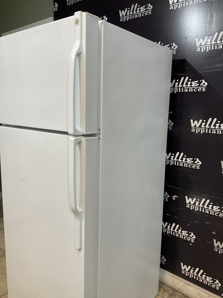 Ge Used Refrigerator Top and Bottom 28x67 (White) 