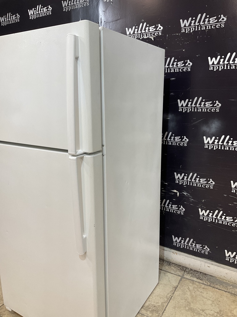 Ge Used Refrigerator Top and Bottom 28x61 (White) 