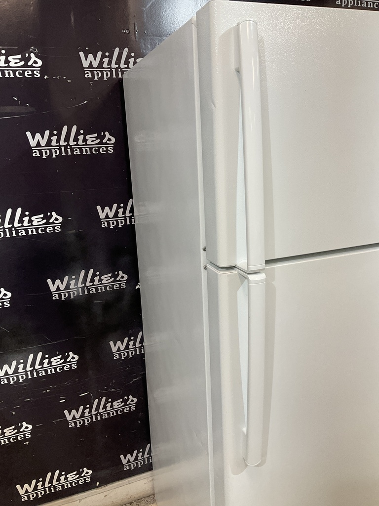 Ge Used Refrigerator Top and Bottom 28x66 1/2 ( White) 