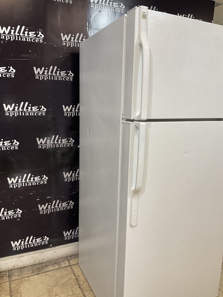 Ge Used Refrigerator Top and Bottom 28x67 (White) 