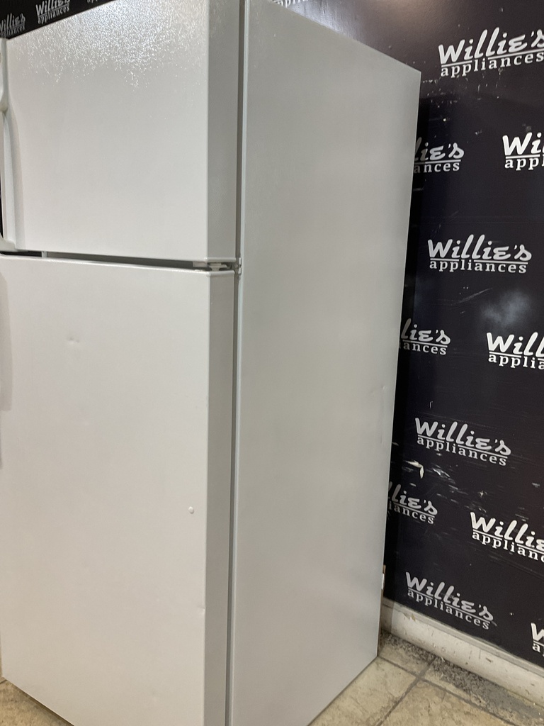 Ge Used Refrigerator Top and Bottom 28x67 (White) 
