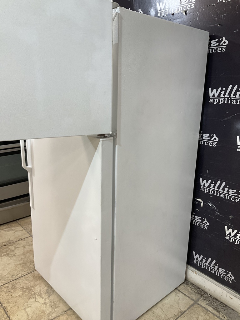 Hotpoint Used Refrigerator Top and Bottom 28x61 1/2” (White) 