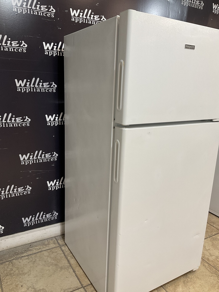 Hotpoint Used Refrigerator Top and Bottom 28x61 (White) 