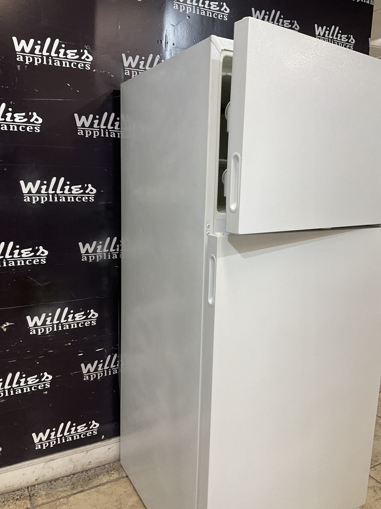 Kenmore Used Refrigerator Top and Bottom 28x64 1/2” (White) 