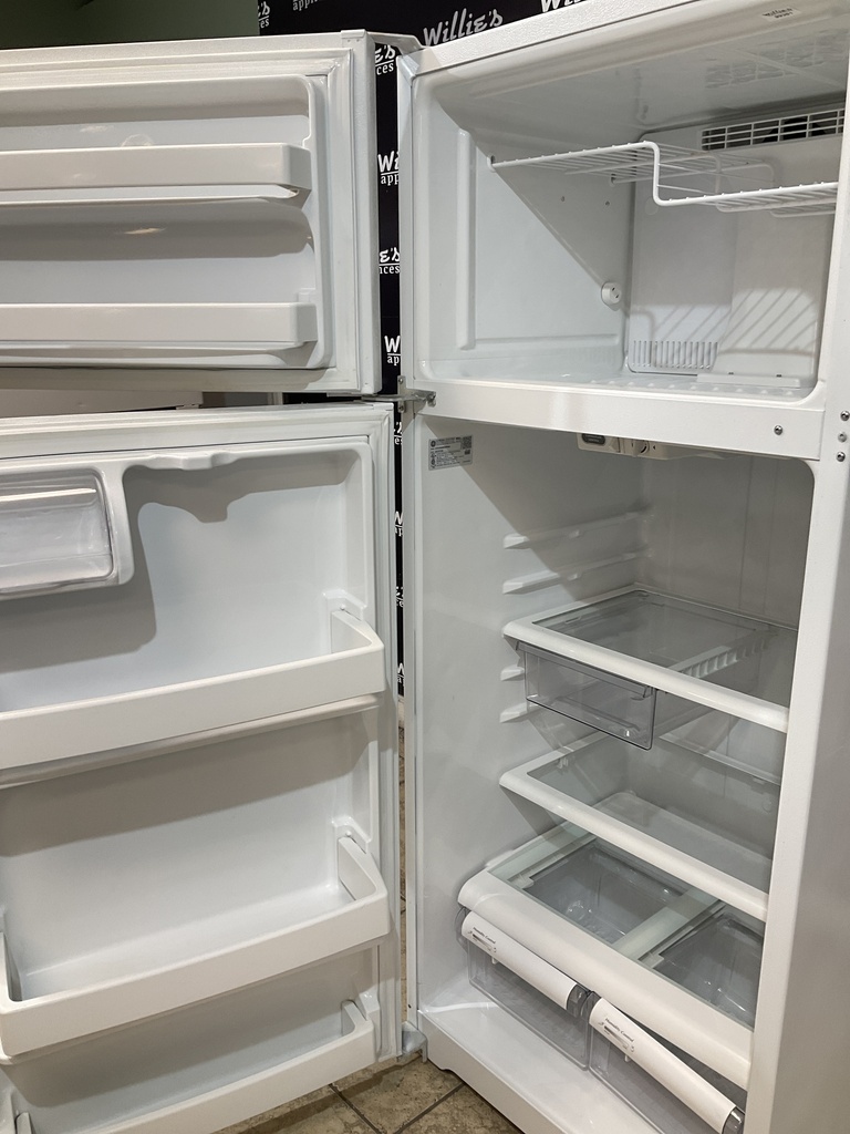 Ge Used Refrigerator Top and Bottom 28x67” (White) 