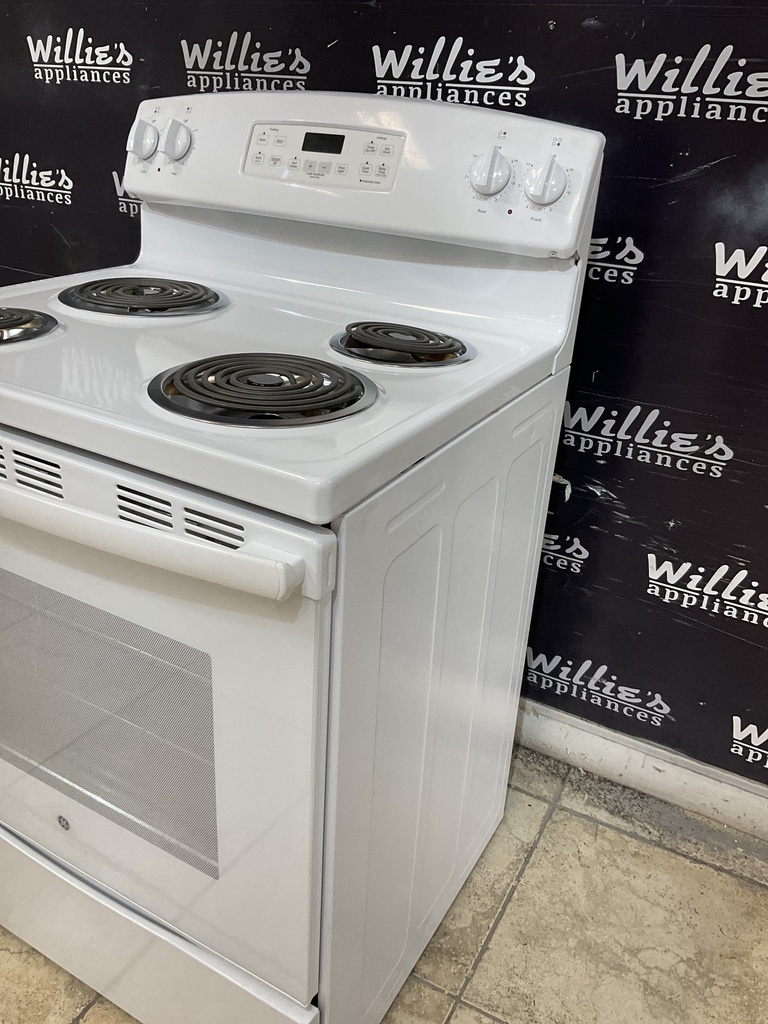 Ge Used Electric Stove Stove 220volts (40/50 AMP) 30inches {no cord} (White) 