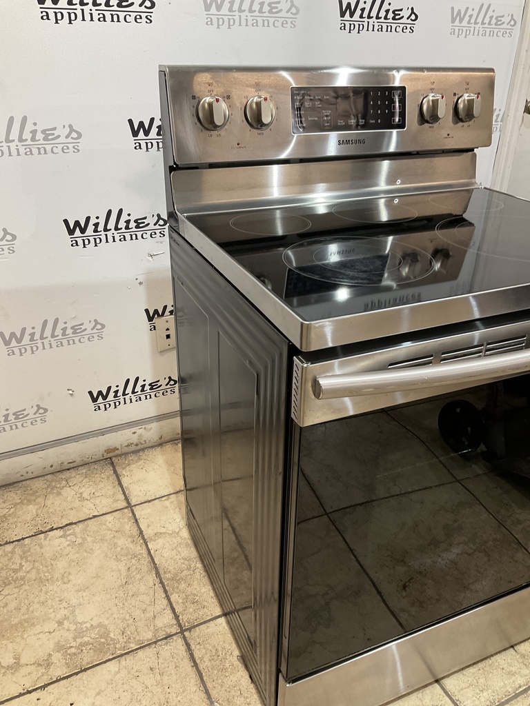 Samsung Used Electric Stove 220volts (40/50 AMP) 30inches {no cord} (Stainless steel) 