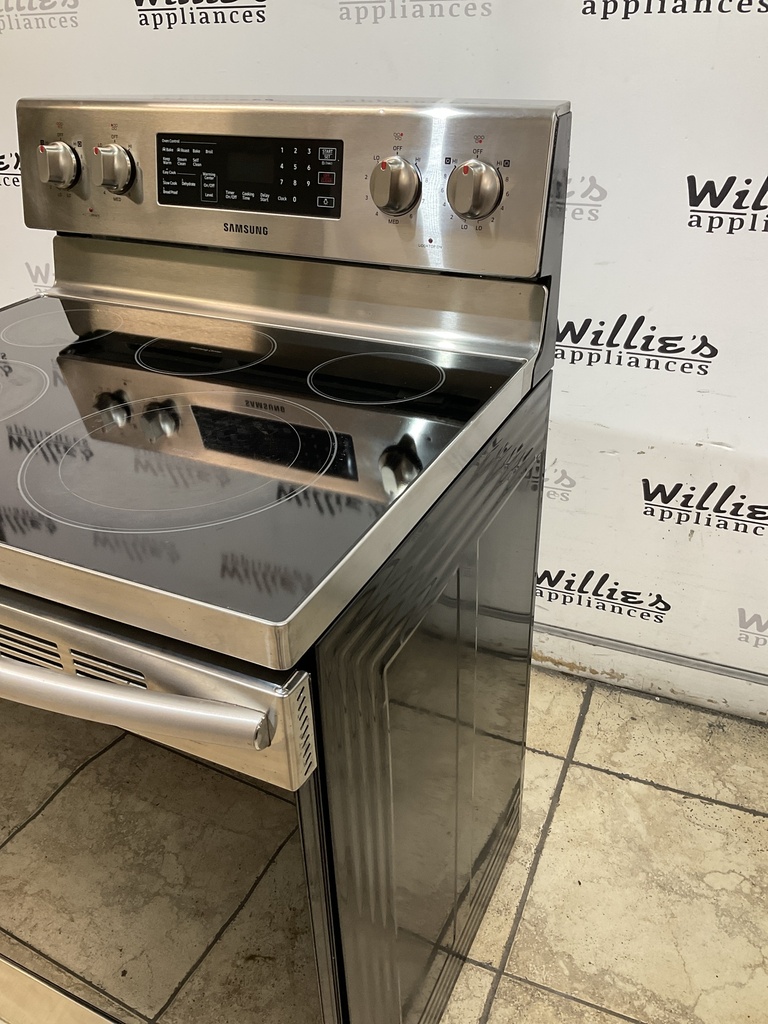 Samsung Used Electric Stove 220volts (40/50 AMP) 30inches {no cord} (Stainless steel) 