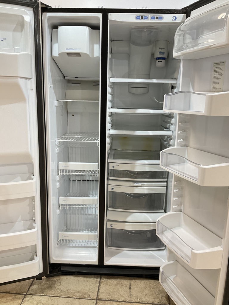 Ge Used Refrigerator Side by Side 36x68 1/2” (Stainless Steel)