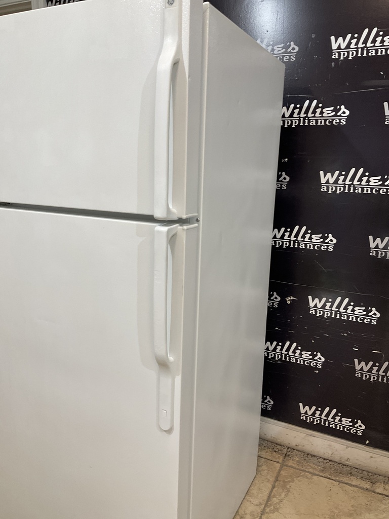 Ge Used Refrigerator Top and Bottom 28x64 1/2” (White) 