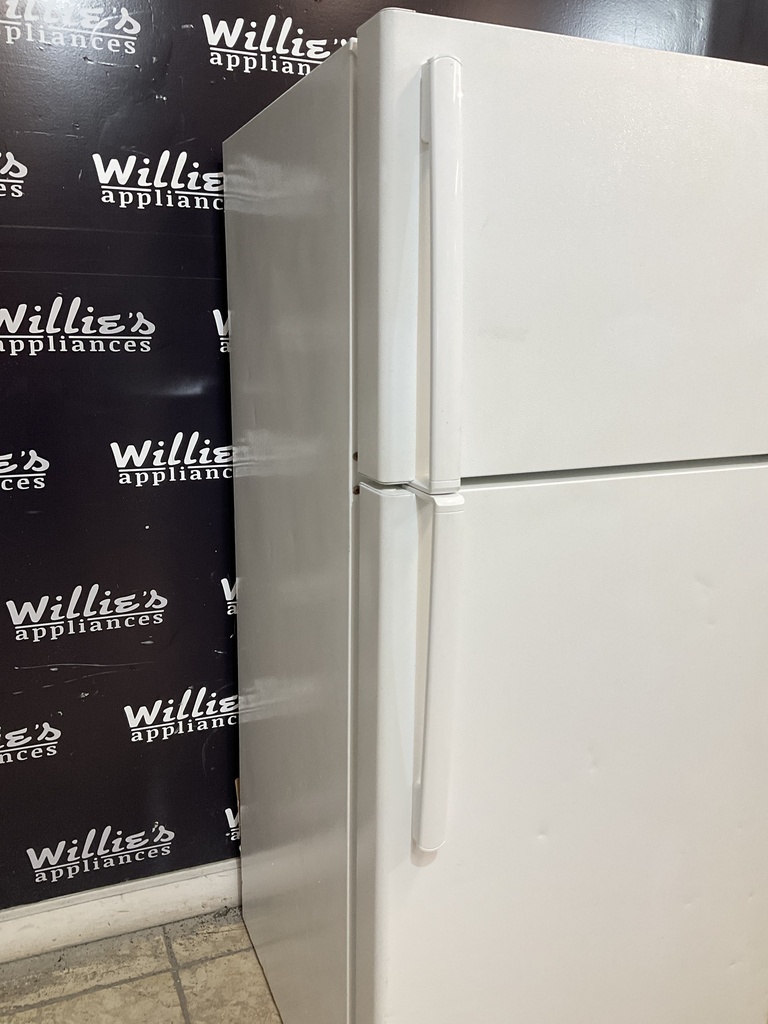 Ge Used Refrigerator Top and Bottom 28x61 (White) 
