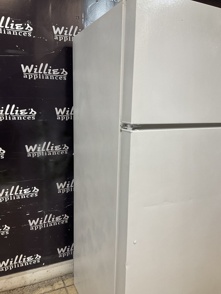 Ge Used Refrigerator Top and Bottom 28x67 (White)