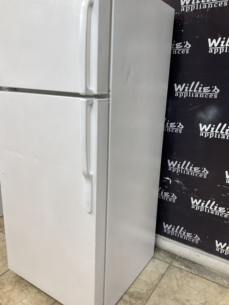 Ge Used Refrigerator Top and Bottom 28x67 (White)