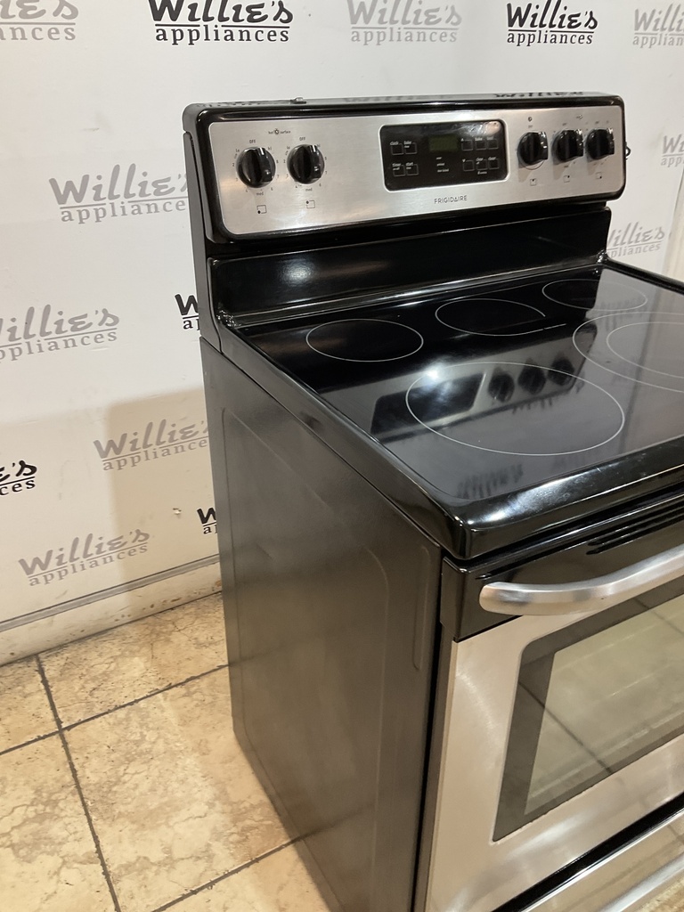 Frigidaire Used Electric Stove 220volts (40/50 AMP) 30inches {no cord} (White) 