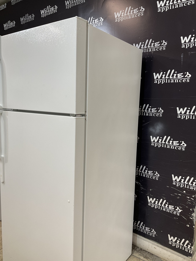 Ge Used Refrigerator Top and Bottom 28x67 (White) 