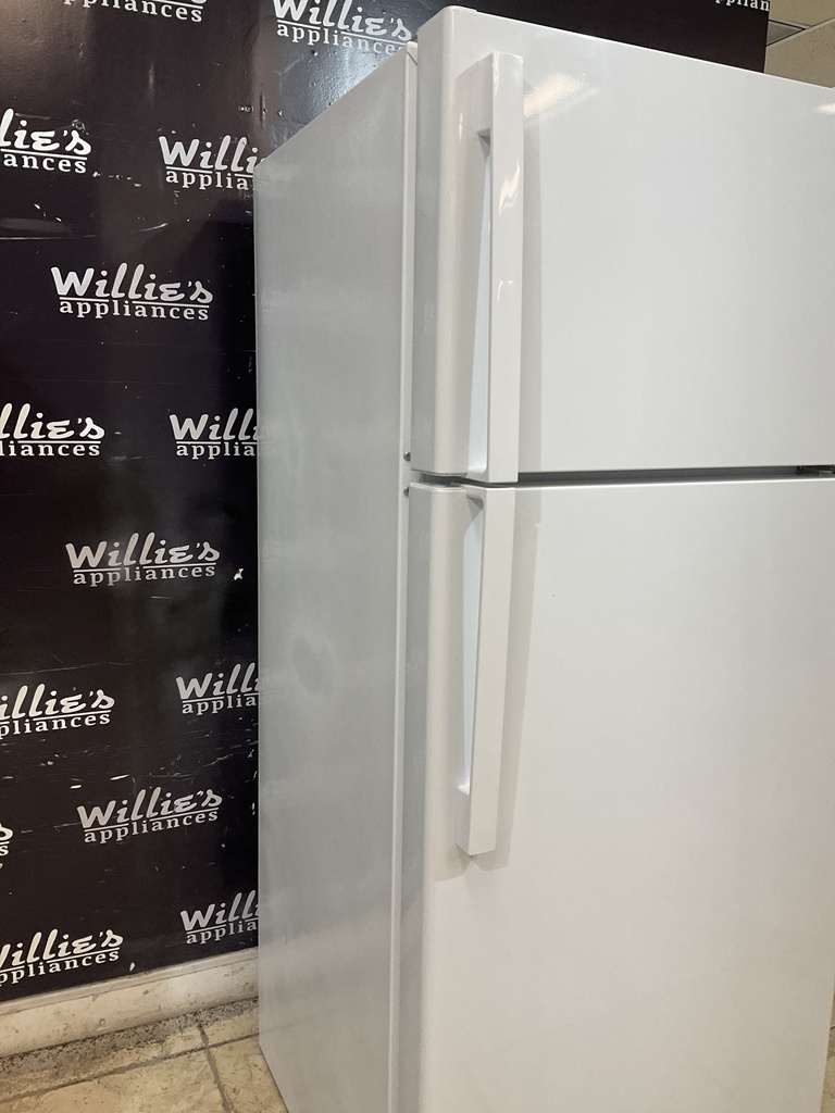 Ge Used Refrigerator Top and Bottom 28x67 (White)