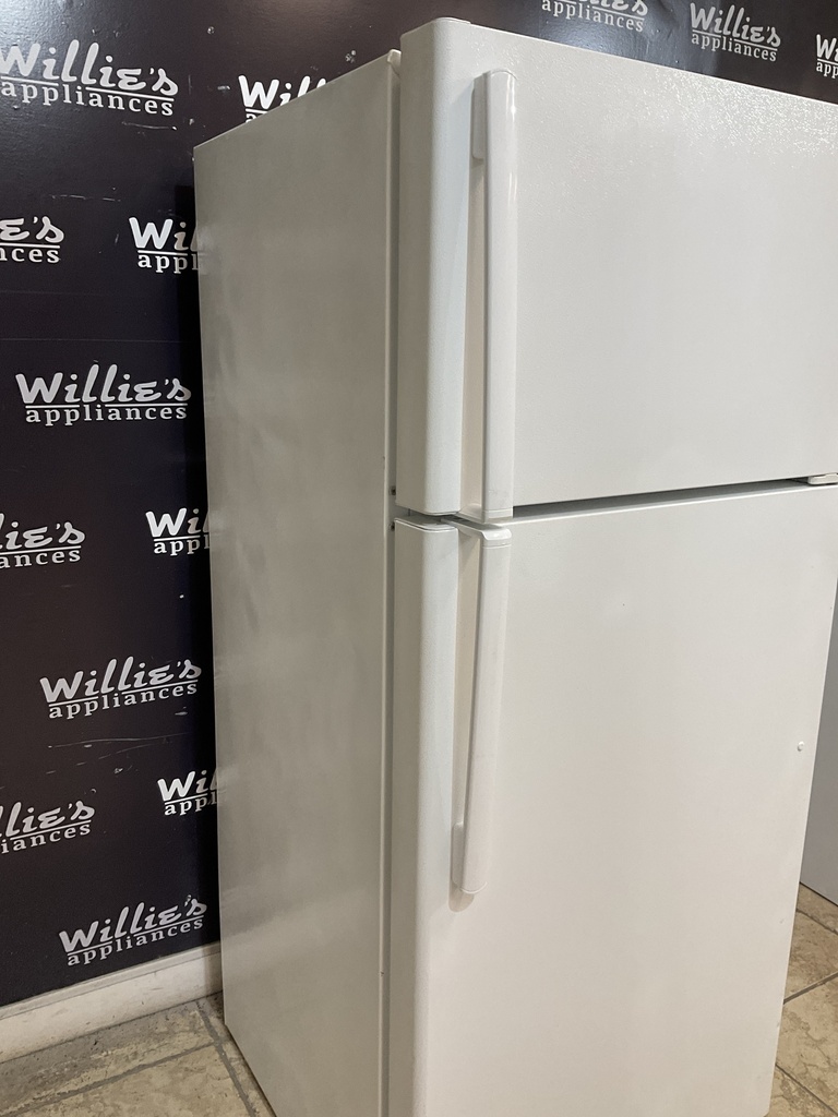 Ge Used Refrigerator Top and Bottom 28x64 1/2 (White) 