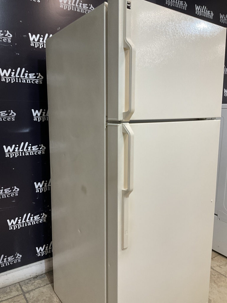 Hotpoint Used Refrigerator Top and Bottom 28x67 (Bisque) 