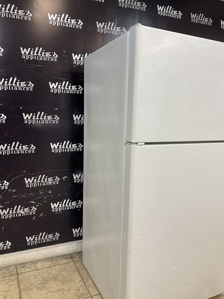 Ge Used Refrigerator Top and Bottom 33x67 (White) 
