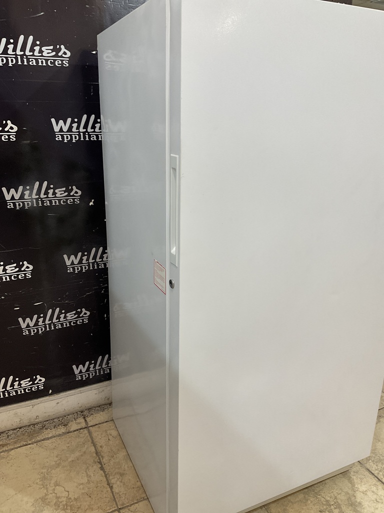 Wood’s Used Freezer Upright 30x59 1/2” (White) 