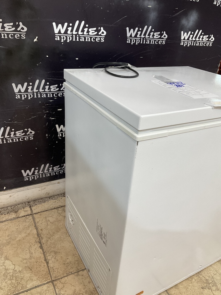 Frigidaire Used Freezer Chest 27x34 (White) 