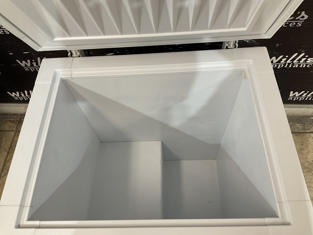 Frigidaire Used Freezer Chest 27x34 (White) 