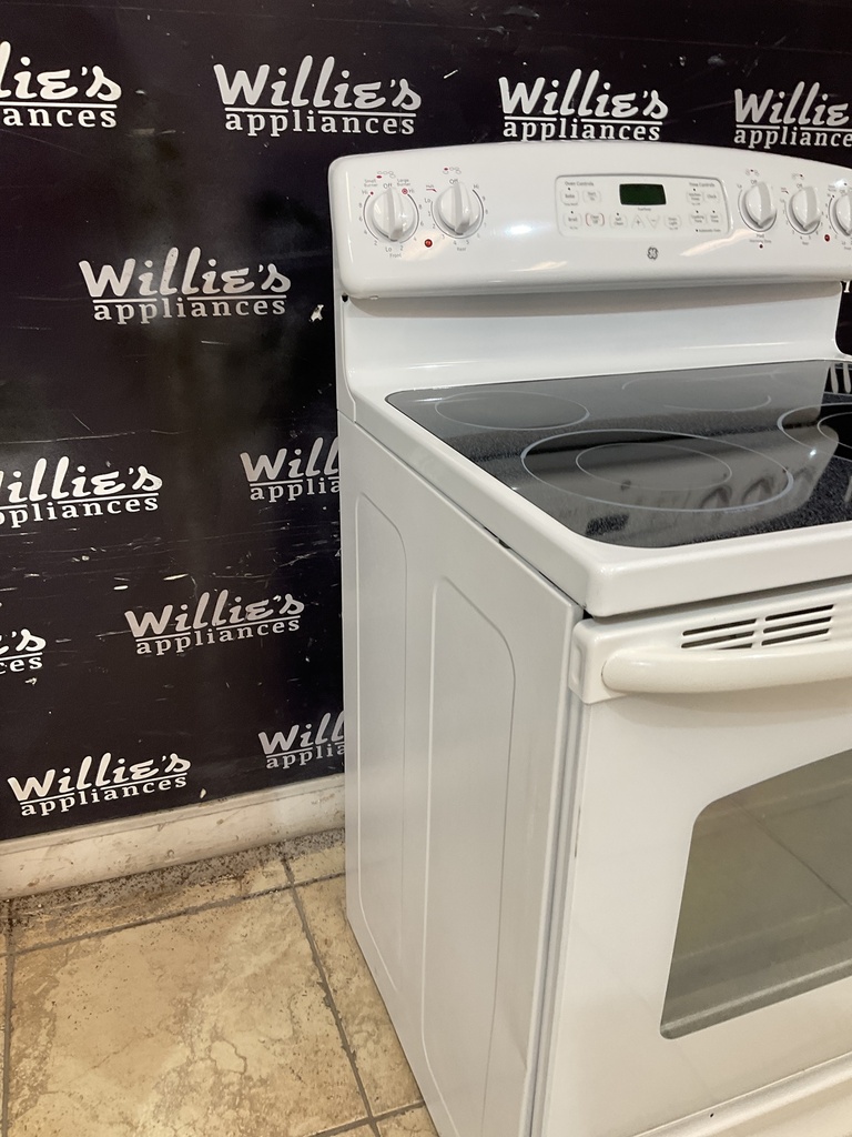 Ge Used Electric Stove 220volts (40/50 AMP) 30inches {3 prong} (White)