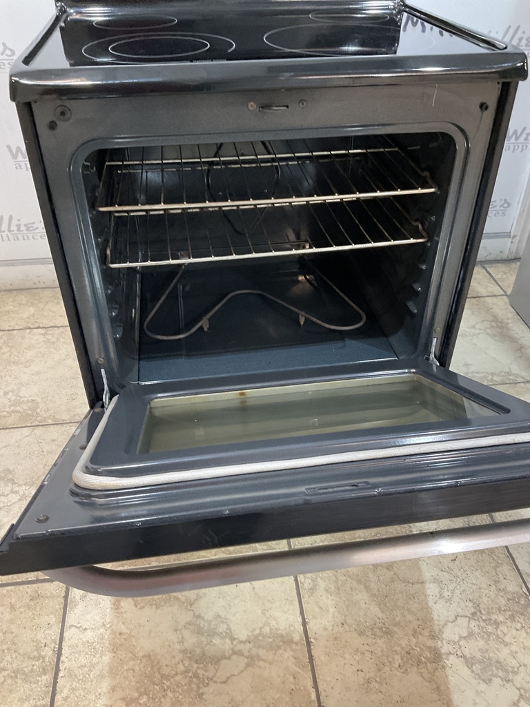 Frigidaire Used Electric Stove 220volts (40/50 AMP) 30inches {no cord} (Stainless steel) 