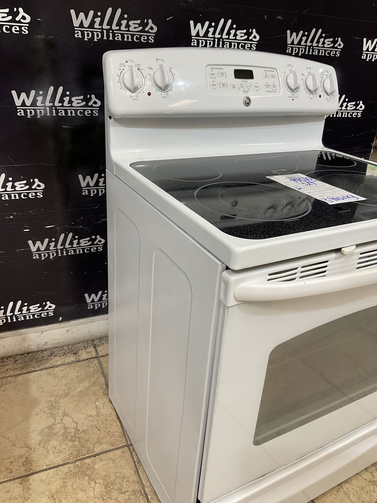 Ge Used Electric Stove 220volts (30 AMP) 30inches {3 prong} (white) 