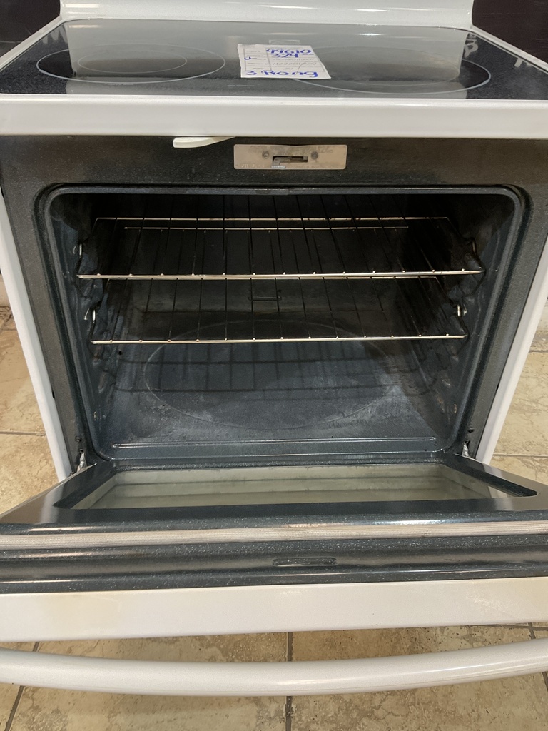 Ge Used Electric Stove 220volts (30 AMP) 30inches {3 prong} (white) 