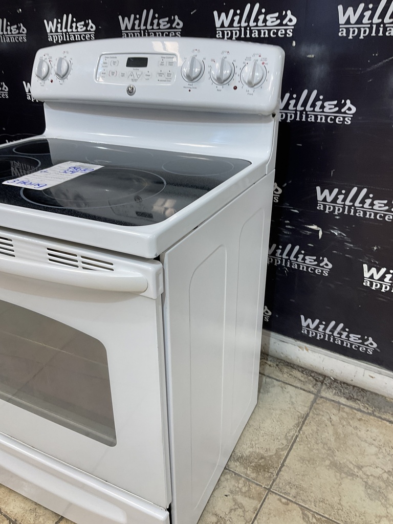 Ge Used Electric Stove 220volts (30 AMP) 30inches {3 prong} (white) 