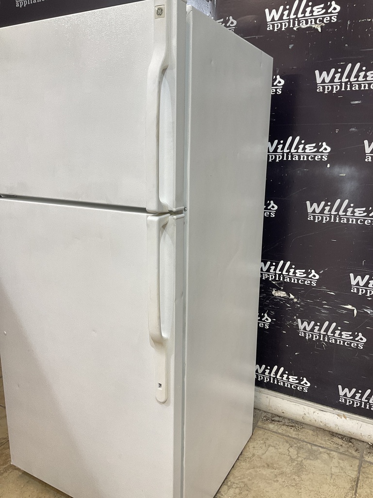 Ge Used Refrigerator Top and Bottom 28x61 1/2” (White) 