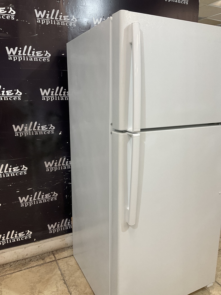 Ge Used Refrigerator Top and Bottom 28x61 (White) 