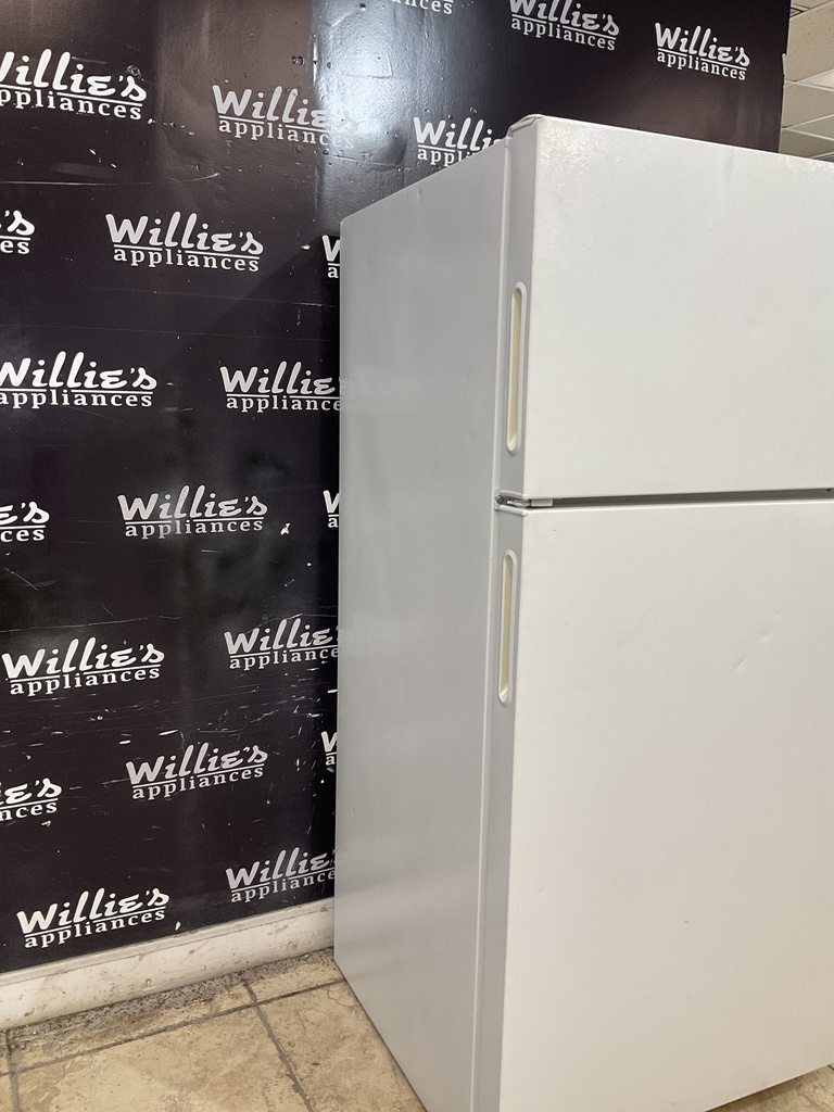 Hotpoint Used Refrigerator Top and Bottom 28x61 1/2” (White)