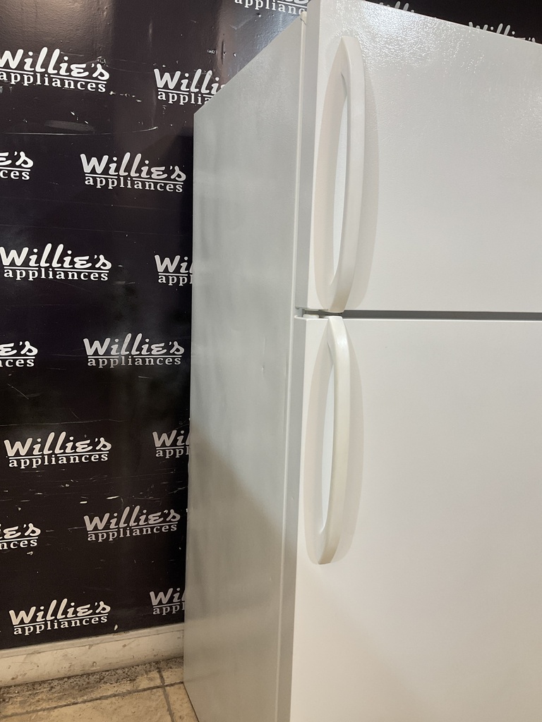 Frigidaire Used Refrigerator Top and Bottom 28 1/2” x 65 1/2” (White)