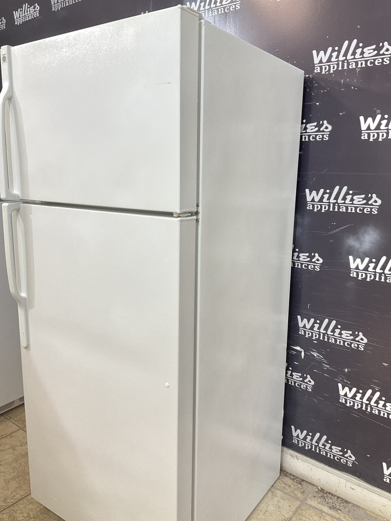 Ge Used Refrigerator Top and Bottom 28x67 (White) 