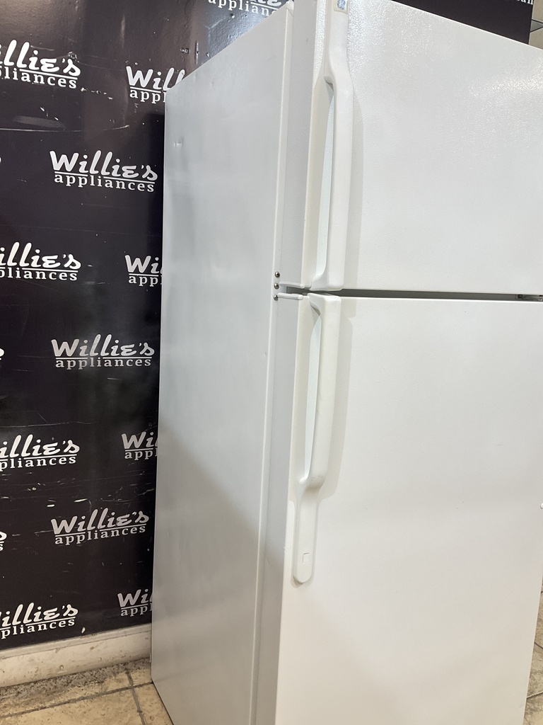 Ge Used Refrigerator Top and Bottom 28x67 (White) 