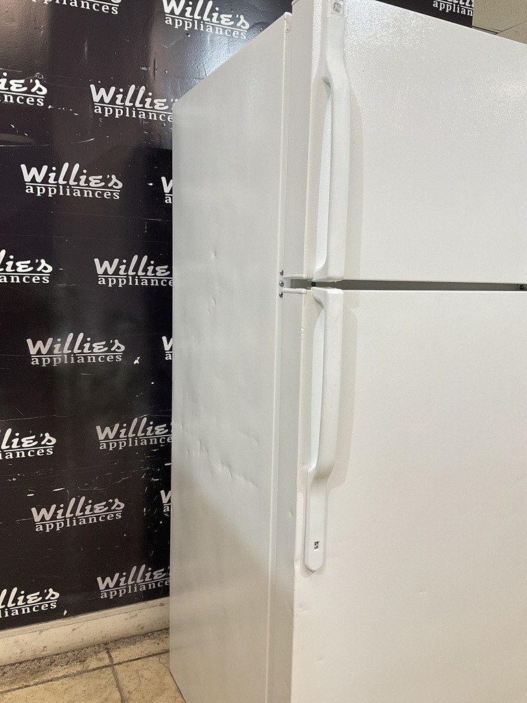 Ge Used Refrigerator Top and Bottom 28x67 (White) 