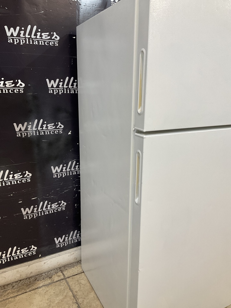 Hotpoint Used Refrigerator Top and Bottom 28x61 1/2” (White) 
