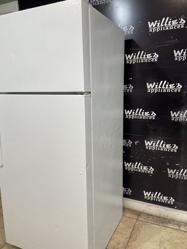 Ge Used Refrigerator Top and Bottom 28x67 (White) 