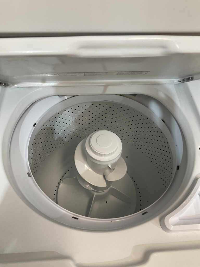 Whirlpool Used Electric Unit Stackable 220volts (30 AMP) 27x72 1/2” (White) 