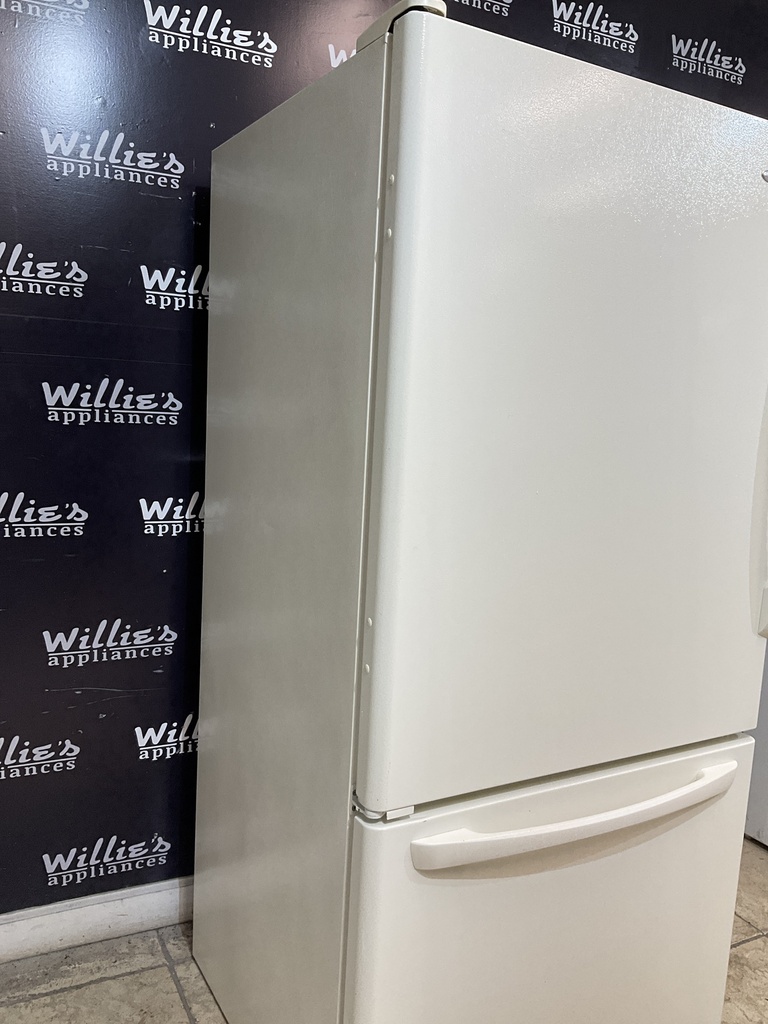 Amana Used Refrigerator Top and Bottom Mount 33x69 (Bisque) 