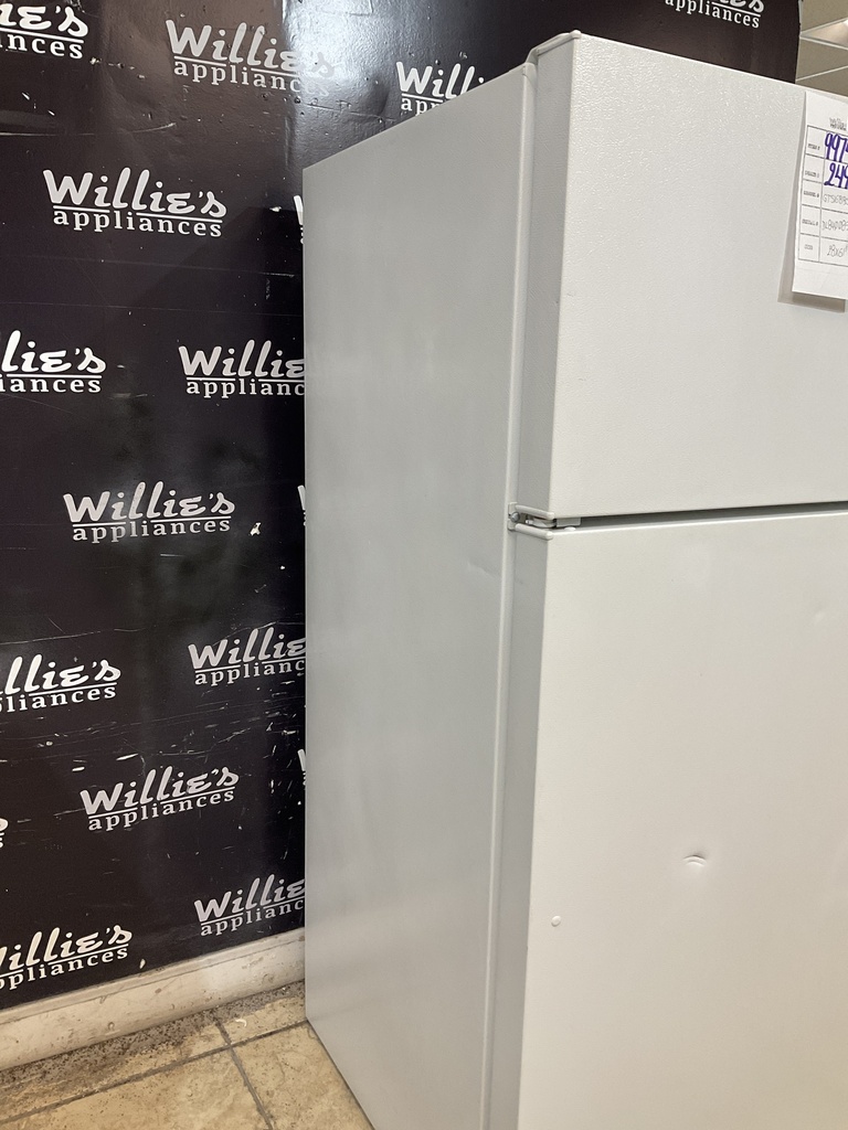 Ge Used Refrigerator Top and Bottom 28x59 1/2” (White) 