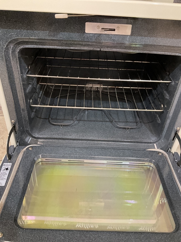 Ge Used Electric Stove 220volts (40/50 AMP) 30inches {4 prong} (Bisque) 