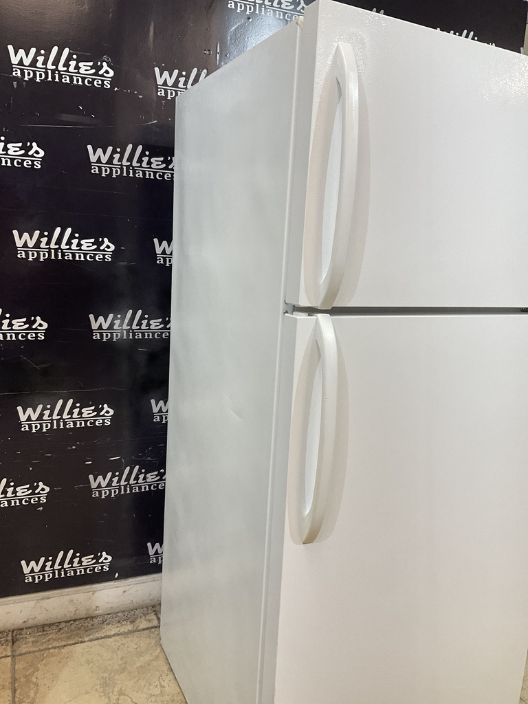 Frigidaire Used Refrigerator Top and Bottom 28x64 1/2” (White)