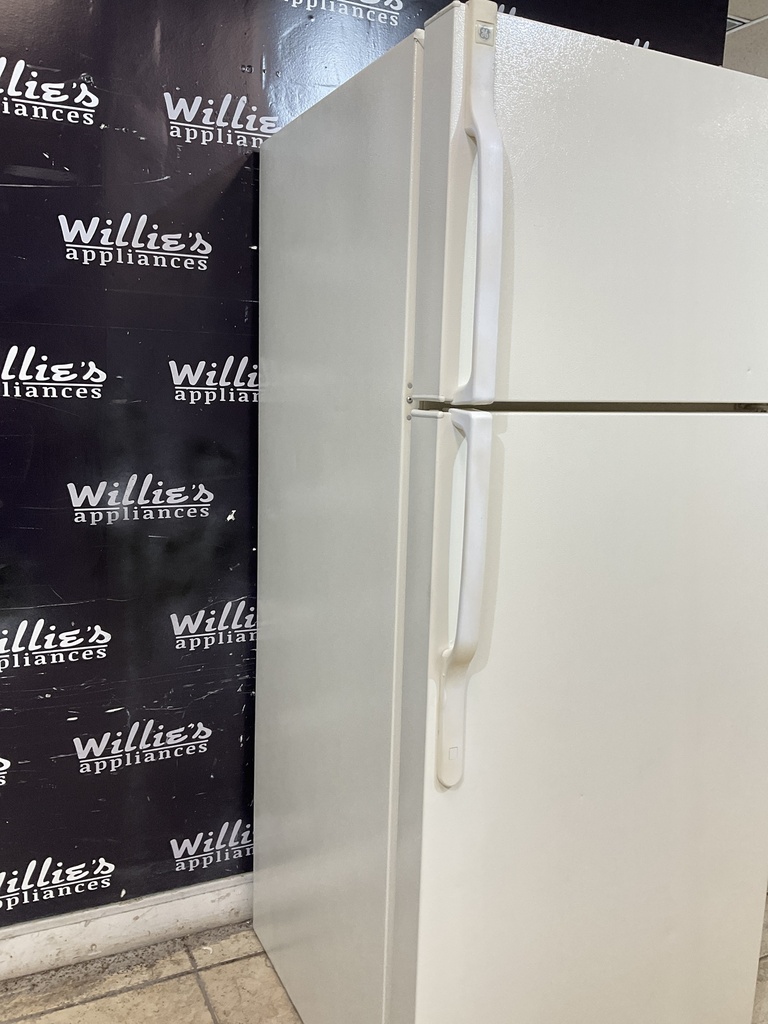 Ge Used Refrigerator Top and Bottom 28x67 (Bisque) 