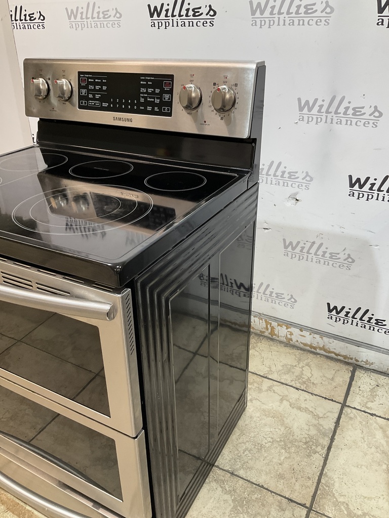 Samsung Used Electric Stove 220volts (40/50 AMP) 30inches {no cord} (Stainless steel) 