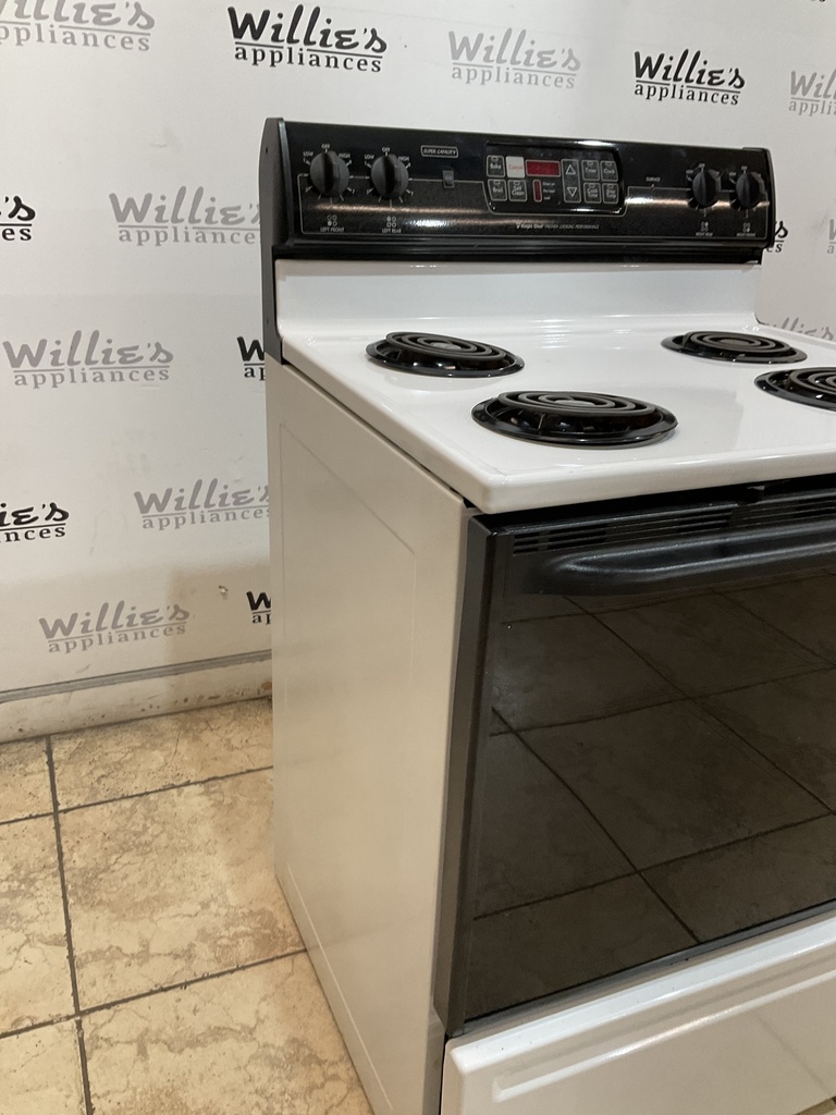 Magic Chef Used Electric Stove 220volts (40/50 AMP) 30inches {4 prong} (White/Black) 