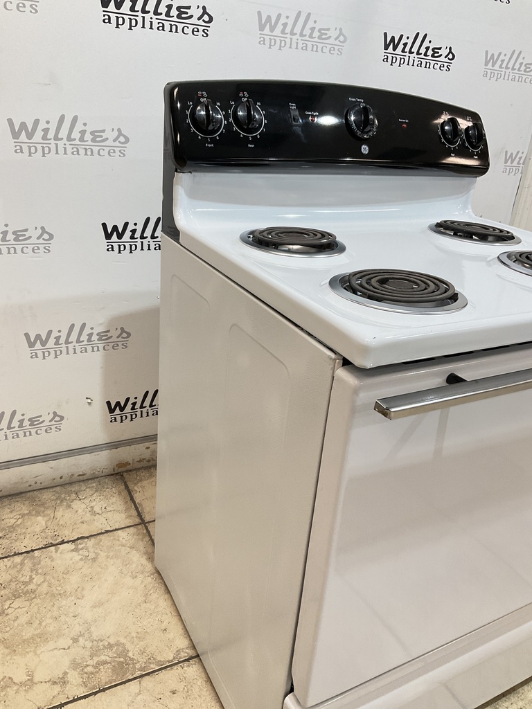 Ge Used Electric Stove 220volts (40/50 AMP) 30inches {no cord} (White/Black) 