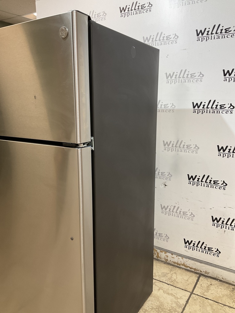 Ge Used Refrigerator Top and Bottom 28x64 1/2” (Stainless Steel) 